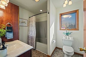 Lake View Retreat Avantstay Entertainer's Home Yard, Deck, Game Room