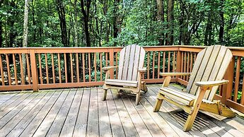 Woodland Oasis by Avantstay Hot Tub, Firepit, Walk to Lake