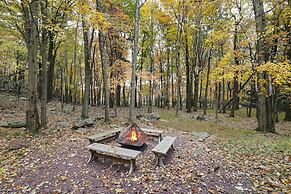 Woodland Oasis by Avantstay Hot Tub, Firepit, Walk to Lake