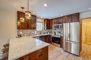 Top Notch Lodge by Avantstay Hot Tub, Game Room, Community Pool, Deck