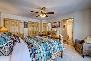 Top Notch Lodge by Avantstay Hot Tub, Game Room, Community Pool, Deck