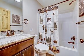 Top Notch Lodge by Avantstay Hot Tub, Game Room, Community Pool, Deck