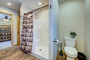 Top Notch Lodge by Avantstay Hot Tub, Game Room, Community Pool, Deck