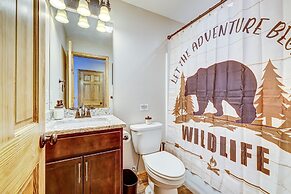 Top Notch Lodge by Avantstay Hot Tub, Game Room, Community Pool, Deck