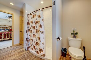 Over the Top Lodge by Avantstay Hot Tub, Shared Pool, Beach/lake Acces