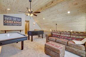 Over the Top Lodge by Avantstay Hot Tub, Shared Pool, Beach/lake Acces