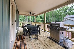 Over the Top Lodge by Avantstay Hot Tub, Shared Pool, Beach/lake Acces