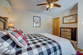 Over the Top Lodge by Avantstay Hot Tub, Shared Pool, Beach/lake Acces