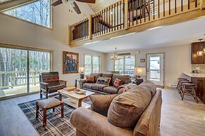 Over the Top Lodge by Avantstay Hot Tub, Shared Pool, Beach/lake Acces