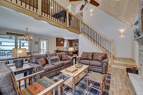 Over the Top Lodge by Avantstay Hot Tub, Shared Pool, Beach/lake Acces