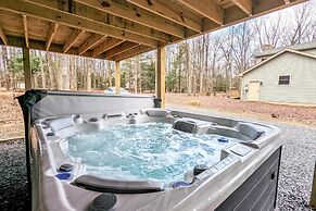 Over the Top Lodge by Avantstay Hot Tub, Shared Pool, Beach/lake Acces