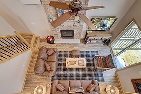 Over the Top Lodge by Avantstay Hot Tub, Shared Pool, Beach/lake Acces