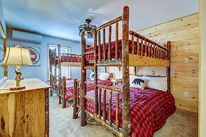 Over the Top Lodge by Avantstay Hot Tub, Shared Pool, Beach/lake Acces