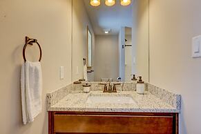 Over the Top Lodge by Avantstay Hot Tub, Shared Pool, Beach/lake Acces