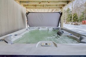 Over the Top Lodge by Avantstay Hot Tub, Shared Pool, Beach/lake Acces