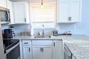 Woodland Chalet by Avantstay Deck + Lake Access