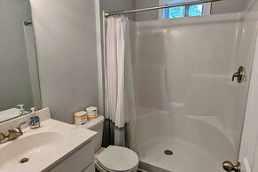 Woodland Chalet by Avantstay Deck + Lake Access