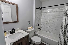 Woodland Chalet by Avantstay Deck + Lake Access