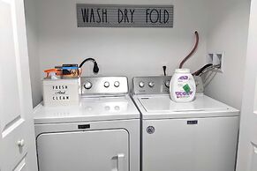 Woodland Chalet by Avantstay Deck + Lake Access