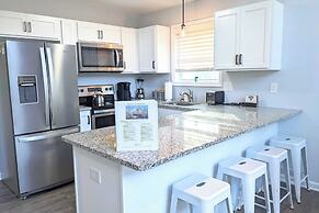 Woodland Chalet by Avantstay Deck + Lake Access