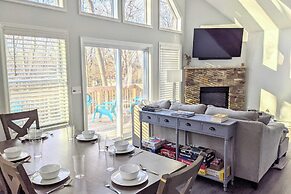 Woodland Chalet by Avantstay Deck + Lake Access