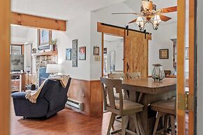 Pocono Lakefront by Avantstay Dock + Lake Access