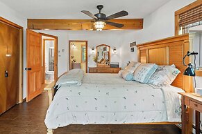 Pocono Lakefront by Avantstay Dock + Lake Access