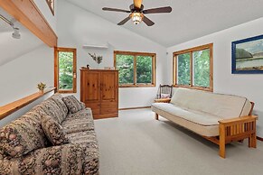 Pocono Lakefront by Avantstay Dock + Lake Access