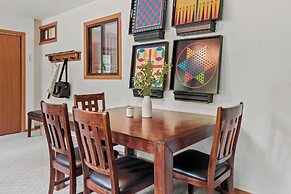 Pocono Lakefront by Avantstay Dock + Lake Access