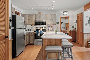 Pocono Lakefront by Avantstay Dock + Lake Access