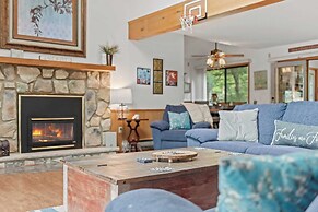 Pocono Lakefront by Avantstay Dock + Lake Access