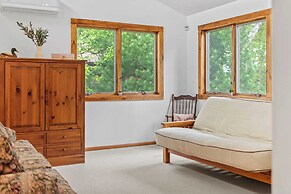 Pocono Lakefront by Avantstay Dock + Lake Access