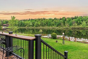 Pocono Lakefront by Avantstay Dock + Lake Access