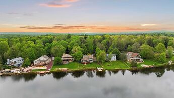 Pocono Lakefront by Avantstay Dock + Lake Access