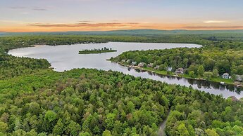Pocono Lakefront by Avantstay Dock + Lake Access