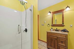 Pocono Lakefront by Avantstay Dock + Lake Access