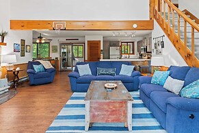 Pocono Lakefront by Avantstay Dock + Lake Access