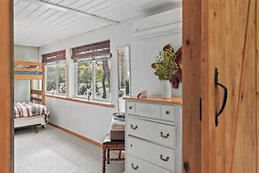 Pocono Lakefront by Avantstay Dock + Lake Access