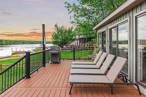 Pocono Lakefront by Avantstay Dock + Lake Access