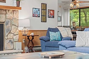 Pocono Lakefront by Avantstay Dock + Lake Access