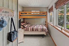 Pocono Lakefront by Avantstay Dock + Lake Access