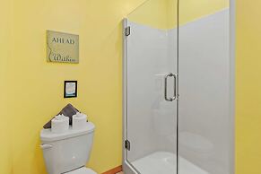 Pocono Lakefront by Avantstay Dock + Lake Access