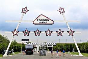 Double Diamond Lodge by Avantstay Group Escape w/ Firepit, Patio, Acti