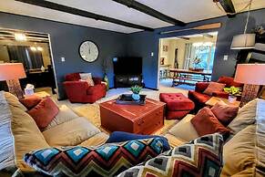 Double Diamond Lodge by Avantstay Group Escape w/ Firepit, Patio, Acti