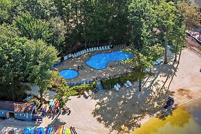 Boulder Lake-scape Lakefront Views + Firepit Central, Walkable Locatio
