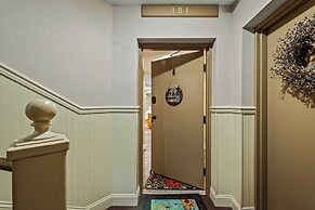 Boulder Lake-scape Lakefront Views + Firepit Central, Walkable Locatio