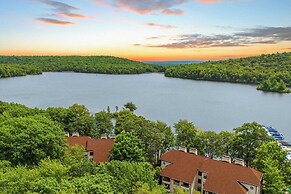 Boulder Lake-scape Lakefront Views + Firepit Central, Walkable Locatio