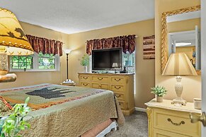 Boulder Lake-scape Lakefront Views + Firepit Central, Walkable Locatio