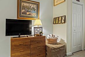 Boulder Lake-scape Lakefront Views + Firepit Central, Walkable Locatio