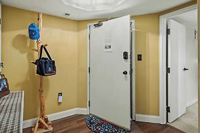 Boulder Lake-scape Lakefront Views + Firepit Central, Walkable Locatio